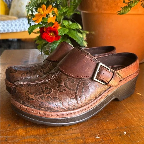 Klogs Austin brown tooled leather western professional comfort clog/shoe.Sz 7.5 - Picture 4 of 15